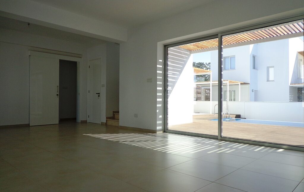 Villa-for-rent-kato-pafos-PR15-Lounge-Patio-Doors